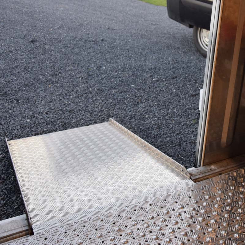 Rampe d'accès ERP PMR amovible longueur 400 mm en aluminium larmé antidérapant